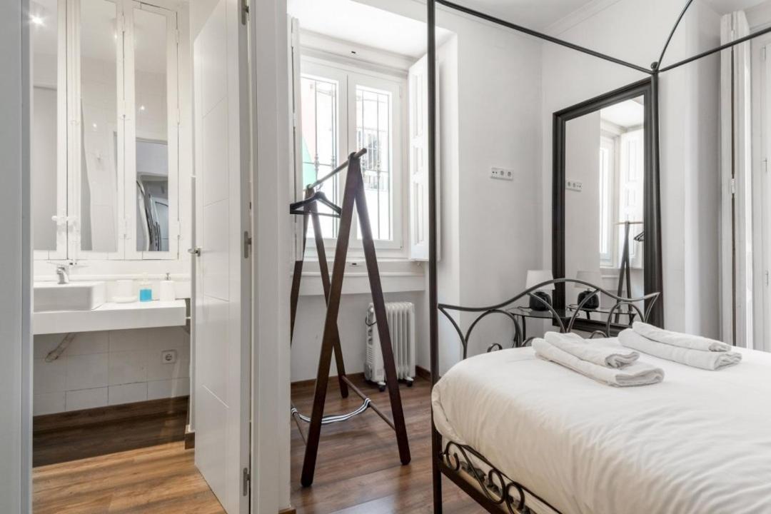 2 Bedrooms 2 Bathrooms Furnished - Malasana - Bright Stylish - Mintystay Madri Exterior foto